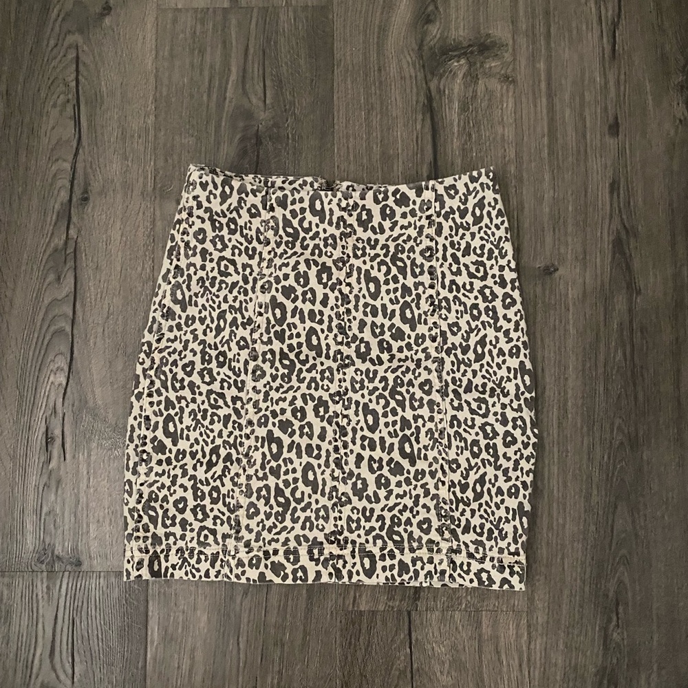 SIZE SMALL CHEETAH SKIRT